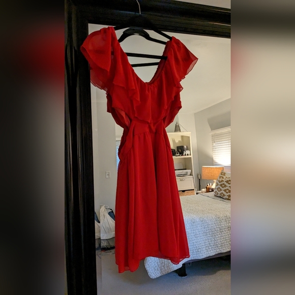 SPEECHLESS | bright red cutout dress with ruffle sleeves and accent zipper - Picture 6 of 7